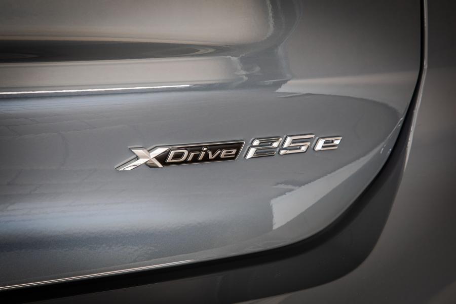 Логотип BMW X1 xDrive25e xLine (F48) 2019 года  (WW) (фото 21 из 40)